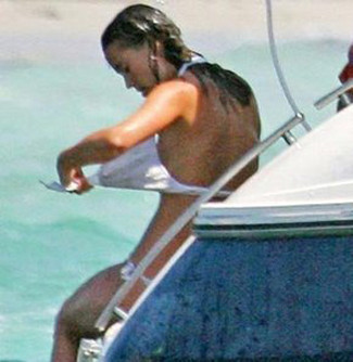 Baldız Middleton üstsüz yakalandı! - Resim: 1