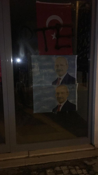 İstanbul'da CHP binasına silahlı saldırı! Camlara 'RTE' yazıldı - Resim: 3