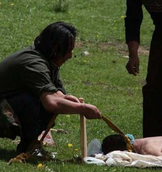 Cesetleri parçalayıp akbabalara yedirdiler - Resim: 3