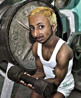 Dünyanın en kısa adamı ama bakın ne yapıyor? - Resim: 2