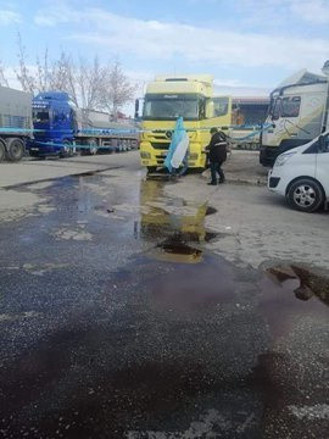 Tır şoförü kendini tıra asarak intihar etti ekonomik sıkıntıları varmış - Resim: 0