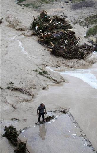 Bulgaristan'da sel can aldı - Resim: 3