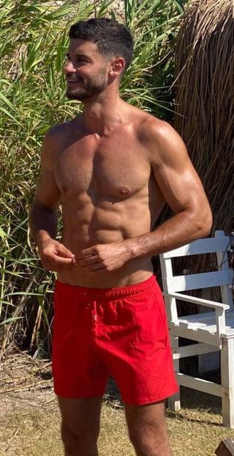 Yasak Elma'nın yıldızı Berk Oktay yarı çıplak pozunu paylaştı 'Pes etmek yok!' - Resim: 2