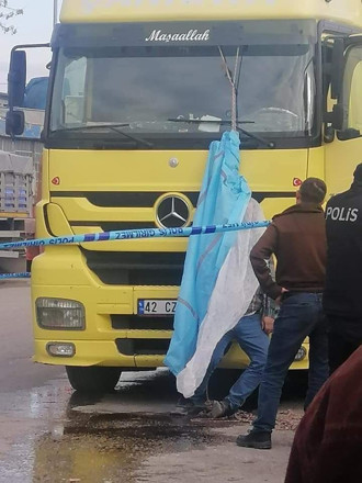 Tır şoförü kendini tıra asarak intihar etti ekonomik sıkıntıları varmış - Resim: 1