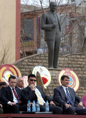 BDP'li başkandan askere protesto - Resim: 1