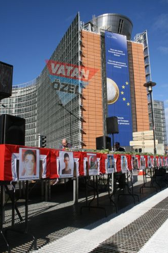 AB önünde 26 tabut - Resim: 2