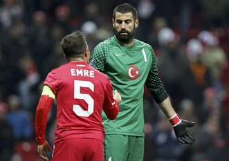 Ünlü isimler o harekete ne dedi? - Resim: 1