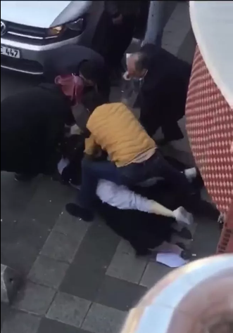 Olayın adresi Ümraniye! Kadınlar ekmek sırasında birbirine girdi - Resim: 1