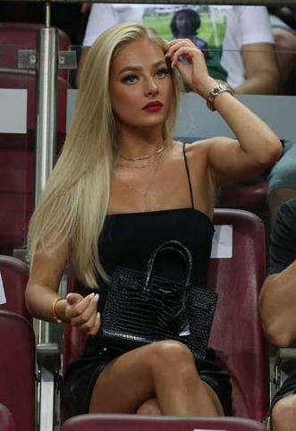 Malene Pedersen güzelliğiyle Galatasaray tribünlerini salladı - Resim: 3