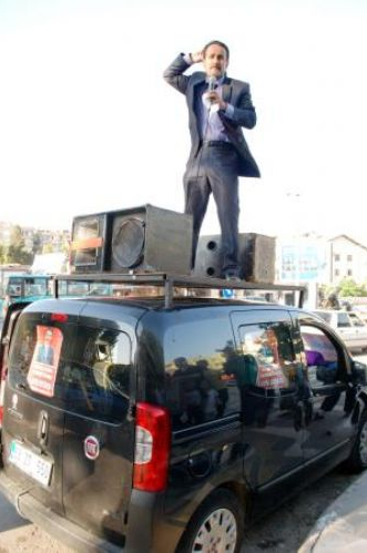 10 kişiye böyle seslendi - Resim: 1