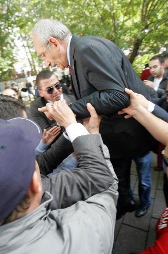 Kılıçdaroğlu bariyerleri böyle aştı - Resim: 4