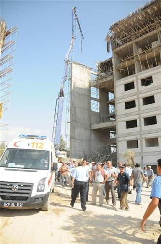 Kilis'te öğrenci yurdu çöktü! - Resim: 1