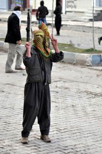 PKK'lının cenazesinde olay çıktı - Resim: 3