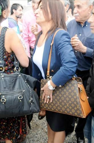 Lüks çantalı kadın vekil - Resim: 3