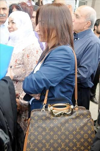 Lüks çantalı kadın vekil - Resim: 4