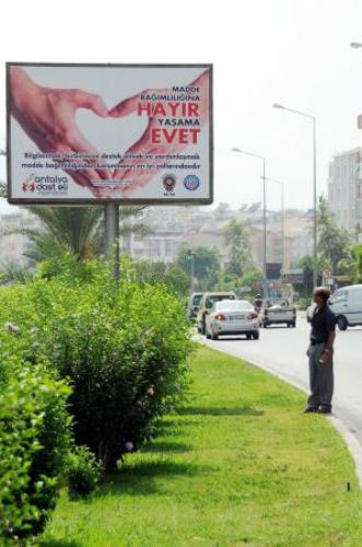 Bu afişler toplatılıyor - Resim: 1