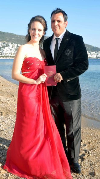 Plajda tanışıp, plajda evlendiler - Resim: 3