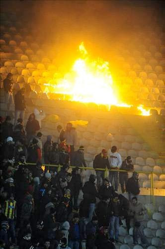 İzmir derbisinde olaylar çıktı - Resim: 2