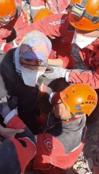 7 katlı binanın dibinde 9 gün yaşadılar! Öyle şeyler anlattı ki: "Tükürükle besledim, vazelin yedik" - Resim: 1