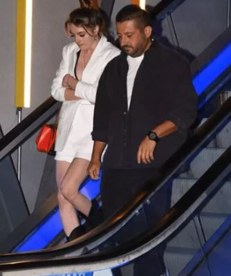 Melis Sezen sevgilisini öpmeye doyamadı! Leoparlı bikinisiyle pozlar verdi yorum yağdı - Resim: 1