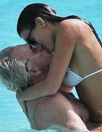 Eşleri çocuklarından genç - Resim: 3