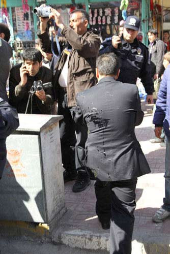 Baykal'a taşlı yumurtalı saldırı - Resim: 4