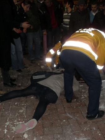 Daha 16'sındayken başına düşen betonla öldü - Resim: 1