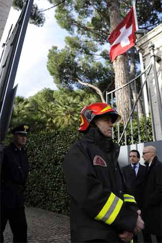 İtalya'da iki ayrı bombalı saldırı - Resim: 3