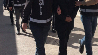 İstanbul'da metro ve tramvaylarda yankesicilik yapan 2 şüpheli tutuklandı