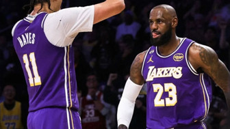 LeBron James'in "triple double" yaptığı maçta Lakers, Mavericks'i yendi