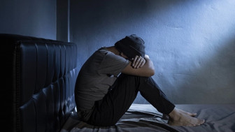 Acaba depresyonda mıyım diye düşünenler dikkat! Her üzüntü depresyon değil...