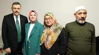 Mustafa Çiftçi'den umre hayalini gerçekleştirdiği özel gereksinimli kadına ziyaret