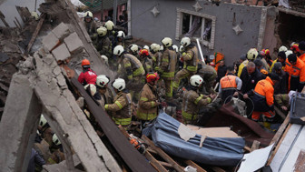 Fatih'te 2 binanın çökmesi sonucu yaralanan 10 kişiden 2'si taburcu edildi