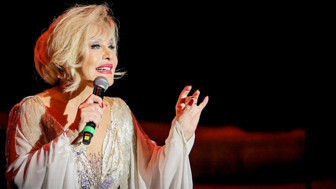 Emel Sayın'dan yıllar sonra gelen Kemal Sunal itirafı! "Onu takip ettim ve o an anladım..."