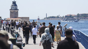 İstanbul'da sıcaktan bunalanlar yeşil alanlar ve sahillerde vakit geçirdi