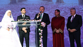 Bakan Faruk Çelik ve ailesinin mutlu günü!