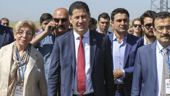 MHP Kurultayı'ndan kareler yürüyerek geldi