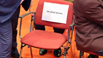 CHP Kongresinde Baykal’ın sandalyesi boş kaldı!