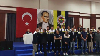 Ali Koç, Ramil Guliyev'i alnından öptü