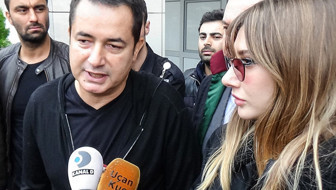 Acun Ilıcalı açıklama yaparken arkadan duyulan ses olay oldu