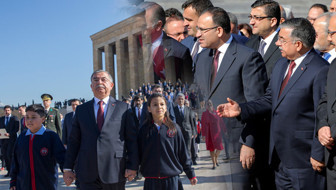 Devlet erkanı Anıtkabir'de Ata'nın huzurunda!