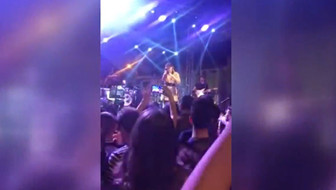 Konserinde olay çıktı Burcu Güneş fena azarladı!