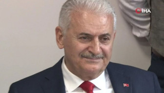 Binali Yıldırım ve eşi okul açılışında gözyaşlarını tutamadı! Duygu dolu anlar
