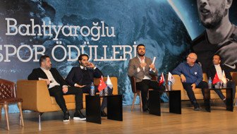 Nihat Kahveci: “Kulüplerimiz batmış durumda, öz kaynaklara yönelmeliyiz”