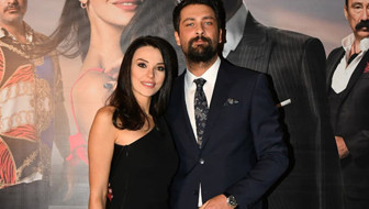 Tuvana Türkay Onur Tuna'yı fena bozdu! Ağır Romantik filminin galasında gergin anlar