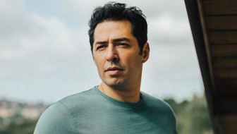 Kefaret'in başrolü Mert Fırat kırık camlar üzerinde yalınayak yürüdü!