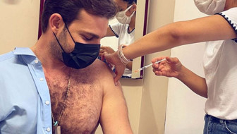 Mehmet Aslan aşı pozuyla Instagram'ı salladı: Hemşirenin yerinde olmak isterdim