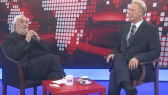 Müjdat Gezen, Uğur Dündar’ın bal mumu heykeli ile ekrana çıktı