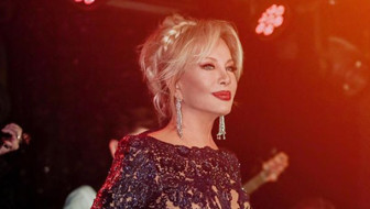 Emel Sayın gençlik fotoğrafını paylaştı, hayran bıraktı! "Bir zamanlar photoshopa gerek yoktu"