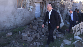 İçişleri Bakanı Soylu sahaya indi! Depremden etkilenen köylerde inceleme yaptı